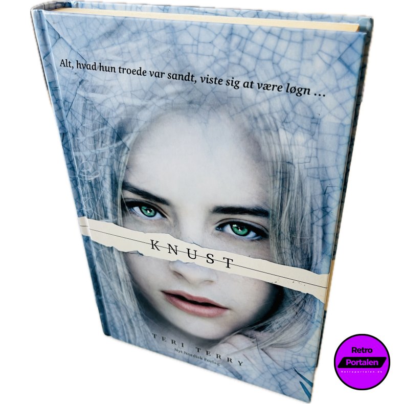Knust Af Teri Terry (Bog 3) (Bog Er P� Dansk)